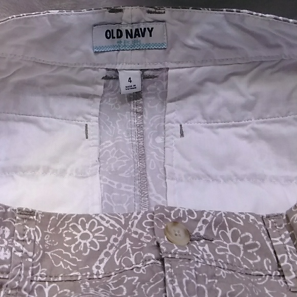 Old Navy  short size 4 - Picture 5 of 8
